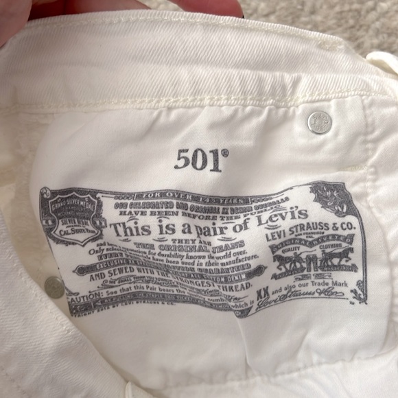 Levi 501 Jean Shorts - Picture 4 of 4